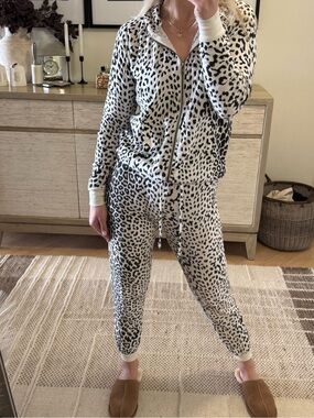 Chaser Leopard Print Zip Hoodie (XS) & Jogger (S) Lounge Set